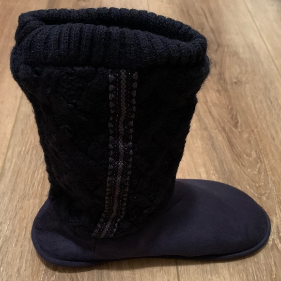 ☕️ Isotoner Navy Blue Women’s Boot Slippers 9.5-10 New & Never Used! - Picture 3 of 6